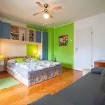 Modernes Apartment Nur 50 Meter Zum Zentrum Von Rovinj Mit Privatparkplatz